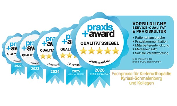 Collage von praxisaward Siegel 2022-2026